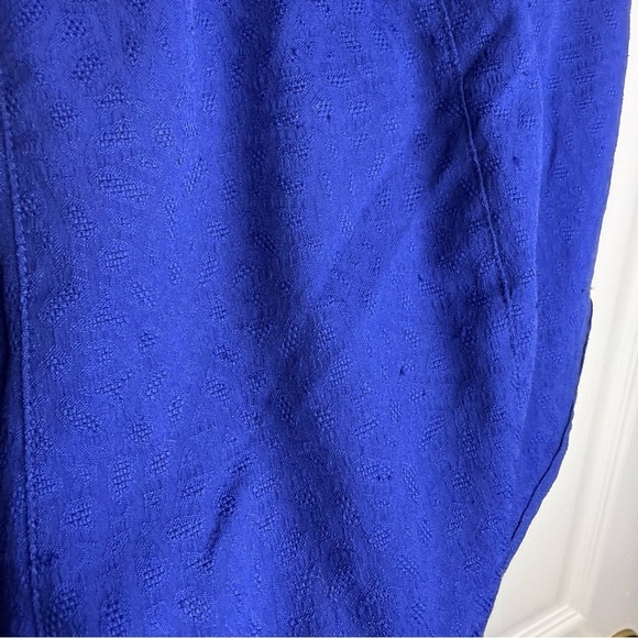 Nike Women's Textured Athletic Shorts in Deep Royal Blue Size Medium GUC - Picture 7 of 9